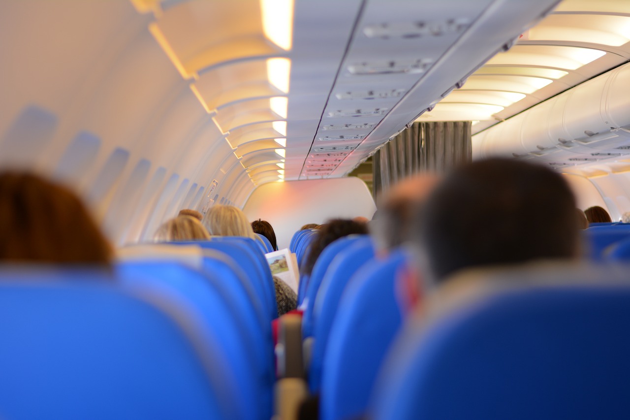 最新飞机事故记录视频揭示航空安全挑战引发深刻反思